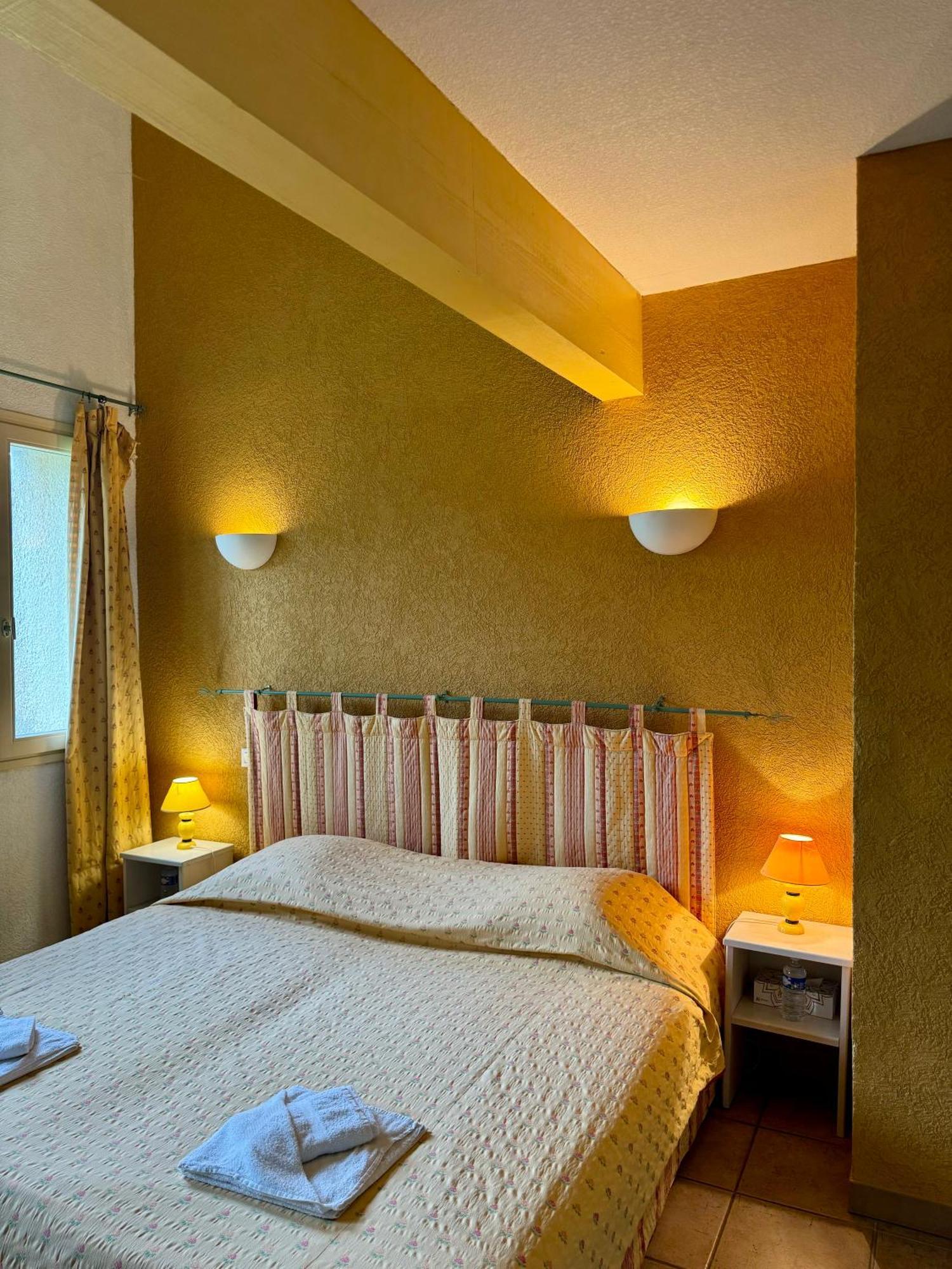 Mas Du Grand Peloux Hotel Port-Saint-Louis-du-Rhone Room photo
