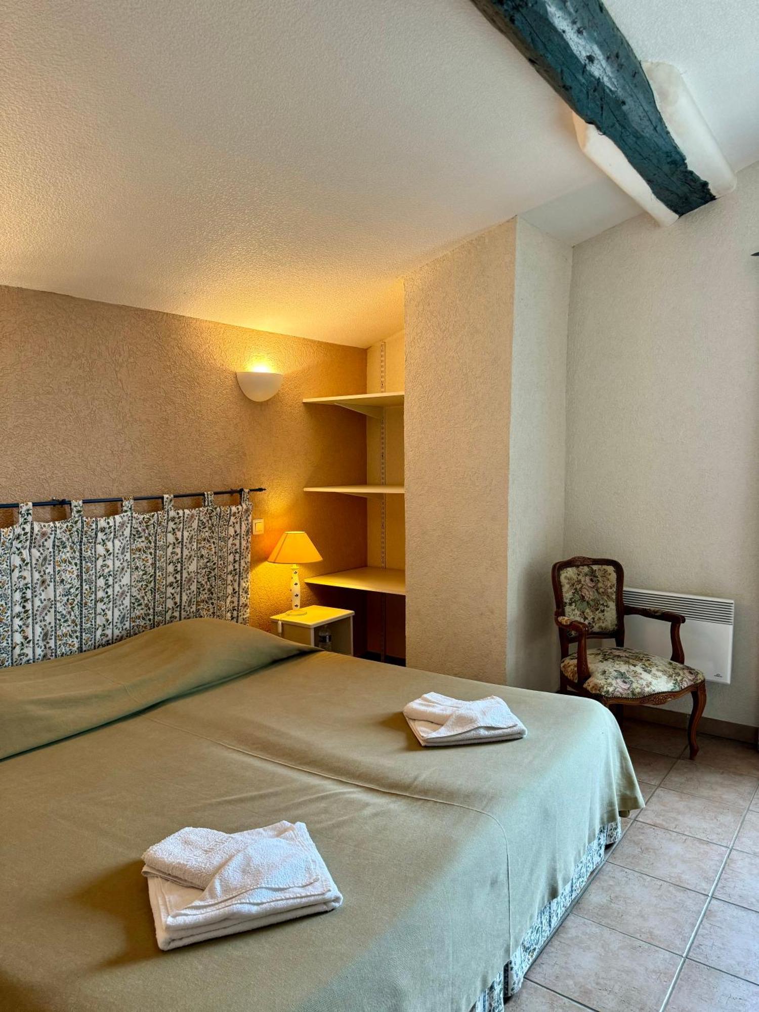 Mas Du Grand Peloux Hotel Port-Saint-Louis-du-Rhone Room photo