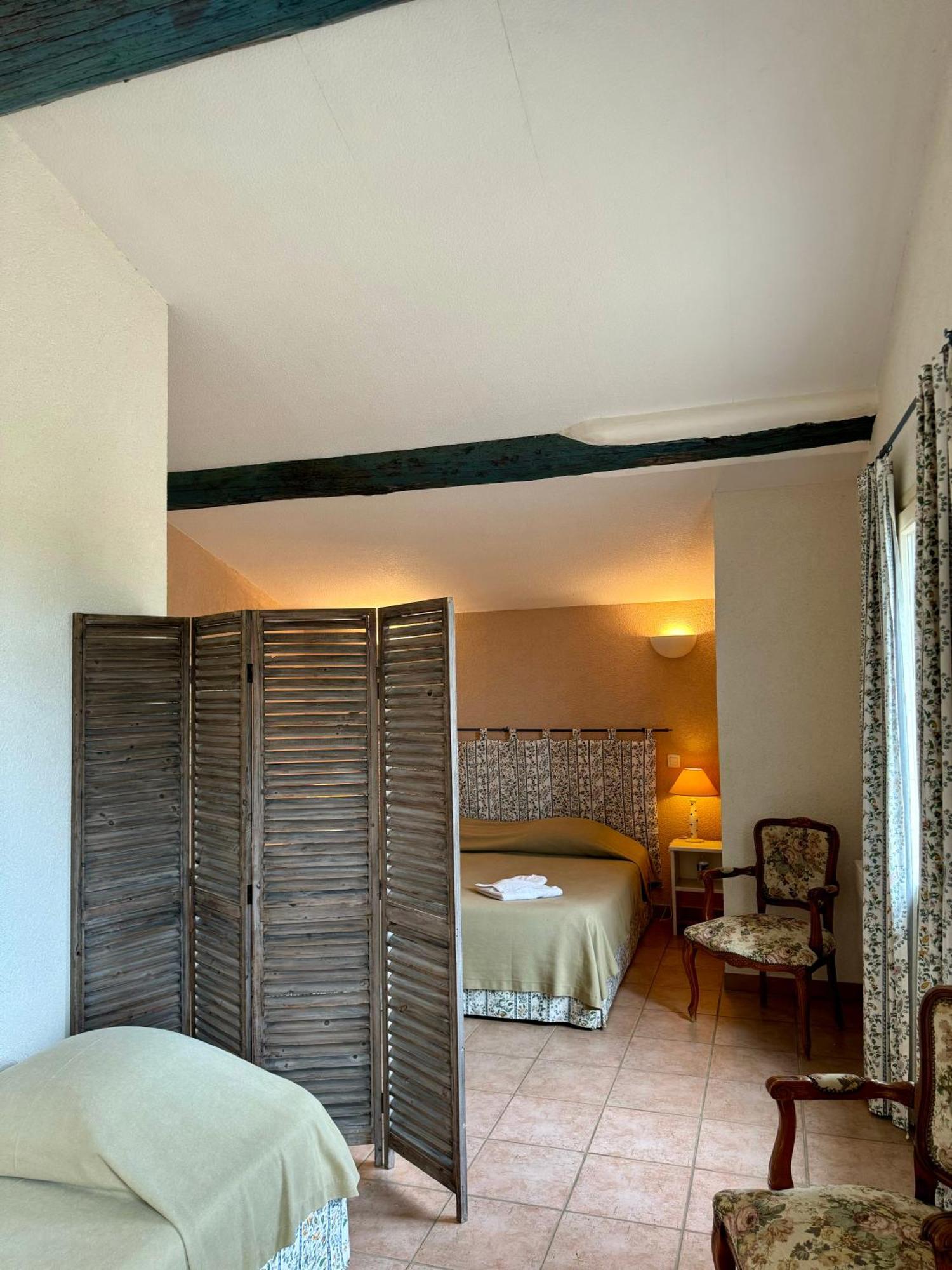 Mas Du Grand Peloux Hotel Port-Saint-Louis-du-Rhone Room photo