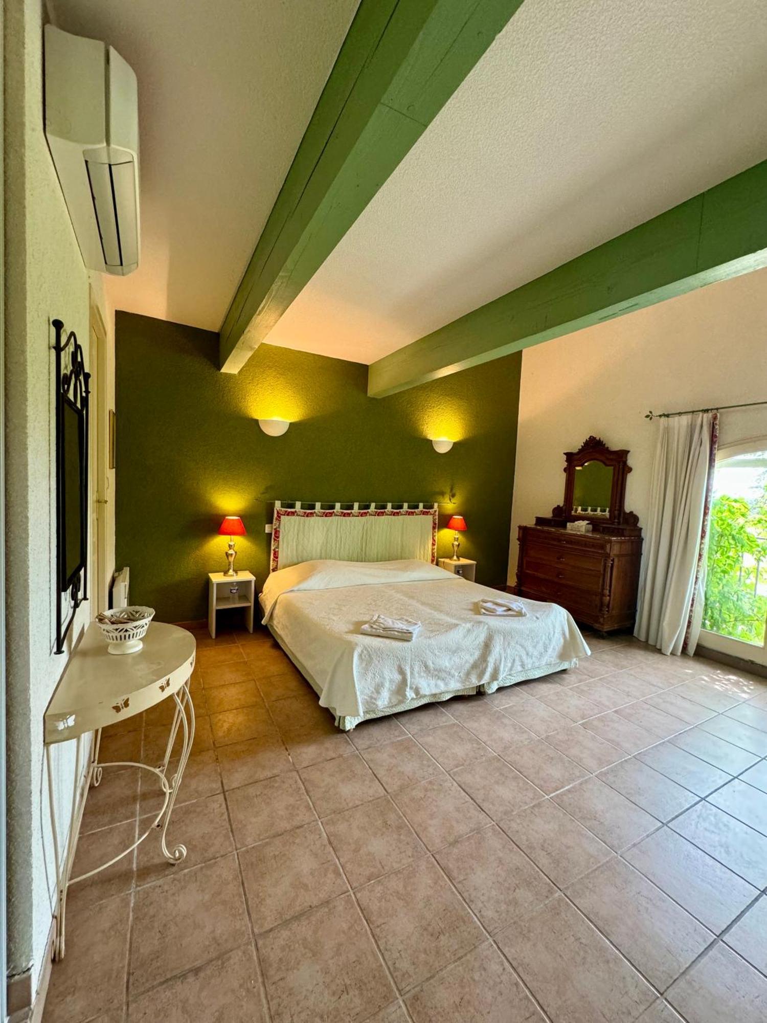 Mas Du Grand Peloux Hotel Port-Saint-Louis-du-Rhone Exterior photo